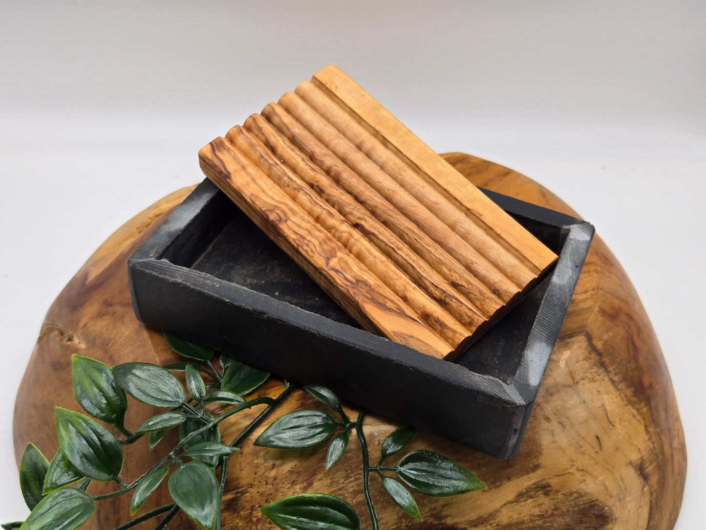 Seifenablage Seifenschale Schiefer mit Rillen-Inlay aus Olivenholz