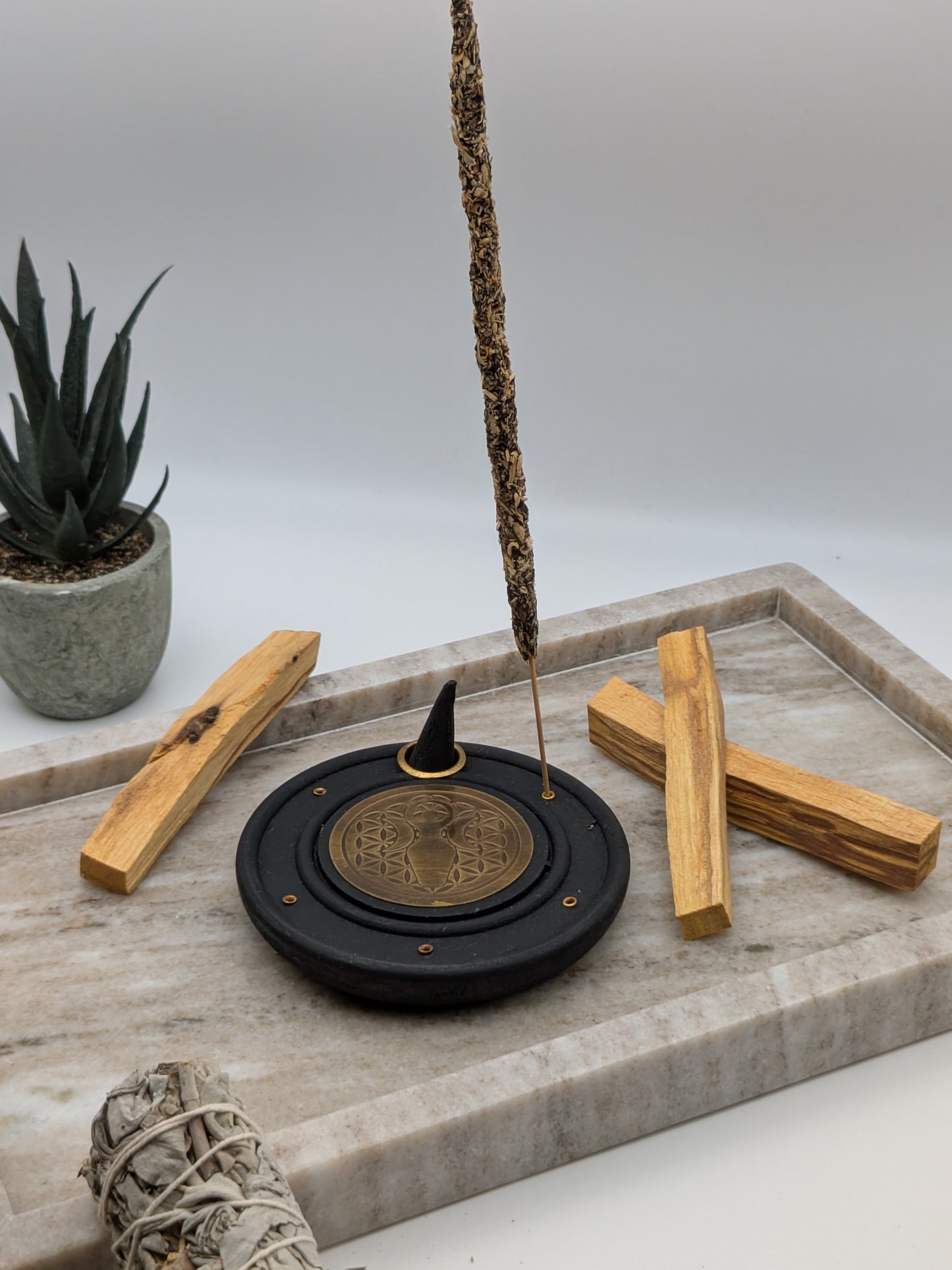 Green Tree Räucherhalter Blume des Lebens / Schwarz aus Holz und Messing 10 cm