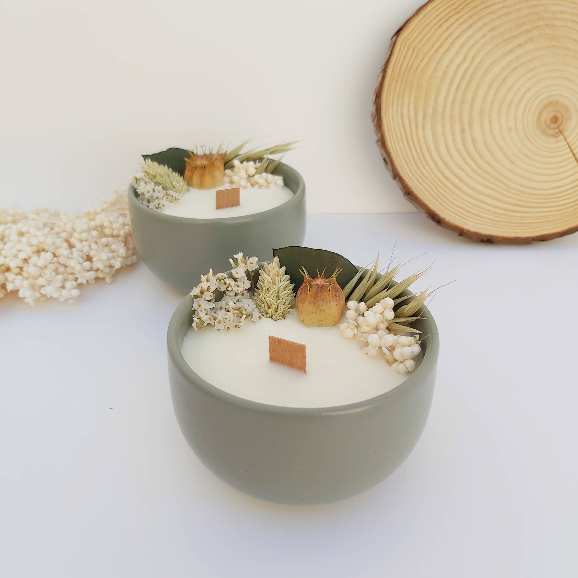 Saboaria da Sofia Duftkerze Grün mit echten Blüten / Zitronengras und Zitrone 200 g