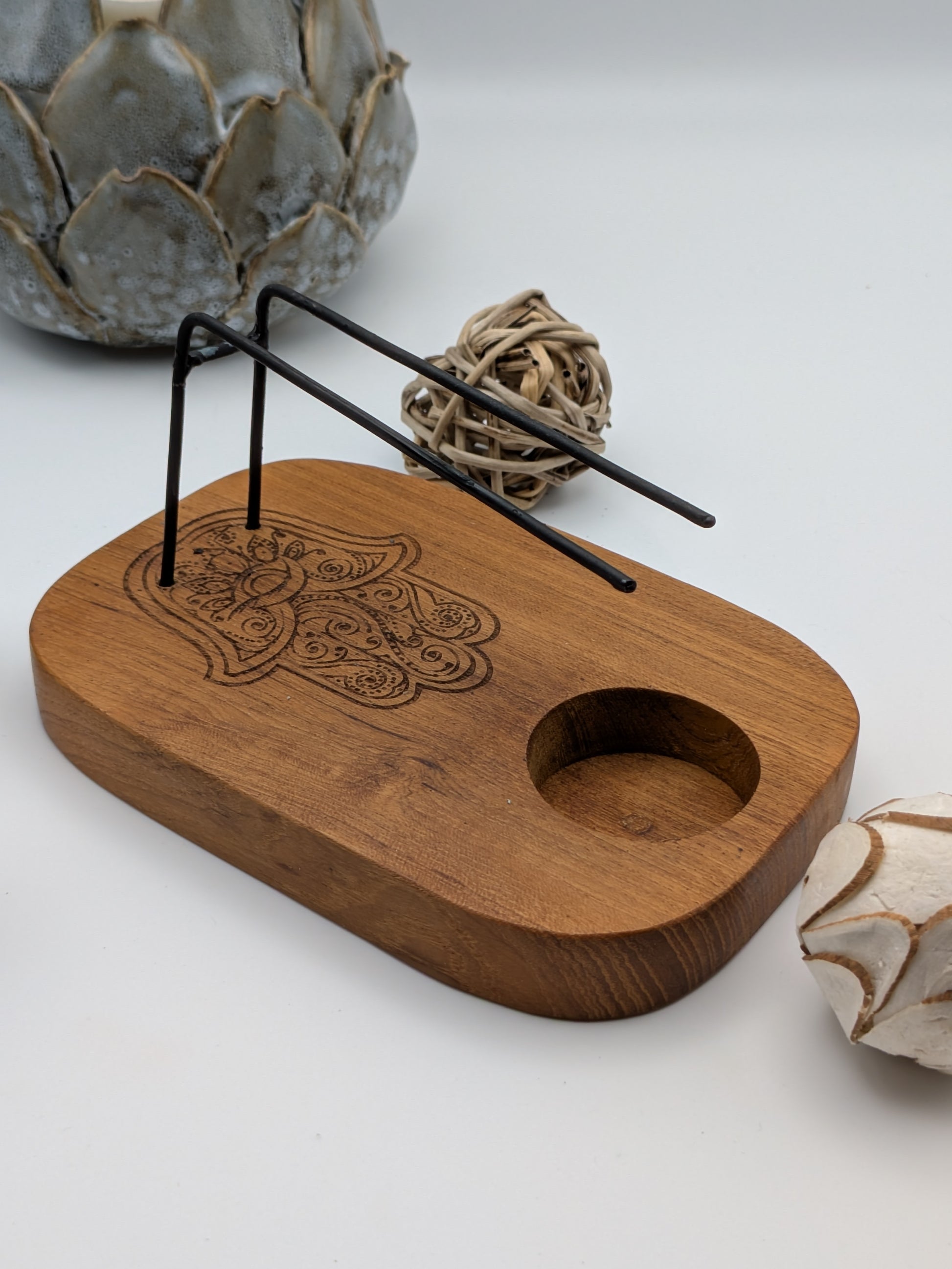 Räucherhalter Buddha Feng-Shui Creme Weißäucherhalter für Bündel und Palo Santo / Hand der Fatima aus Teakholz